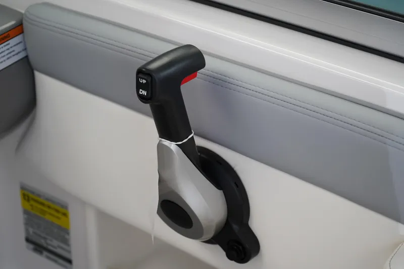 Slide: The Image of Throttle control lever on 2024 Chaparral 23 SSi OB boat. - 25