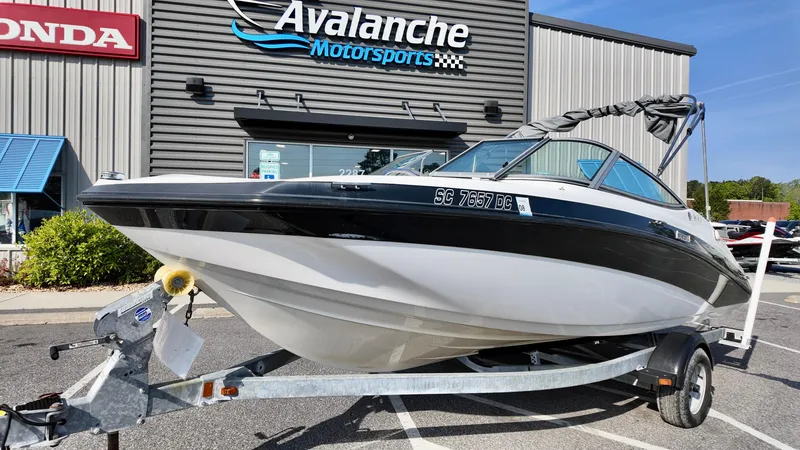 Slide: The Image of 2015 Yamaha Boats SX190 on trailer at Avalanche Motorsports dealership. - 2