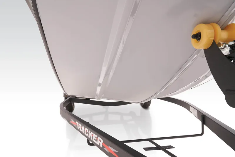 Slide: The Image of Tracker Pro 170 2024 - 9