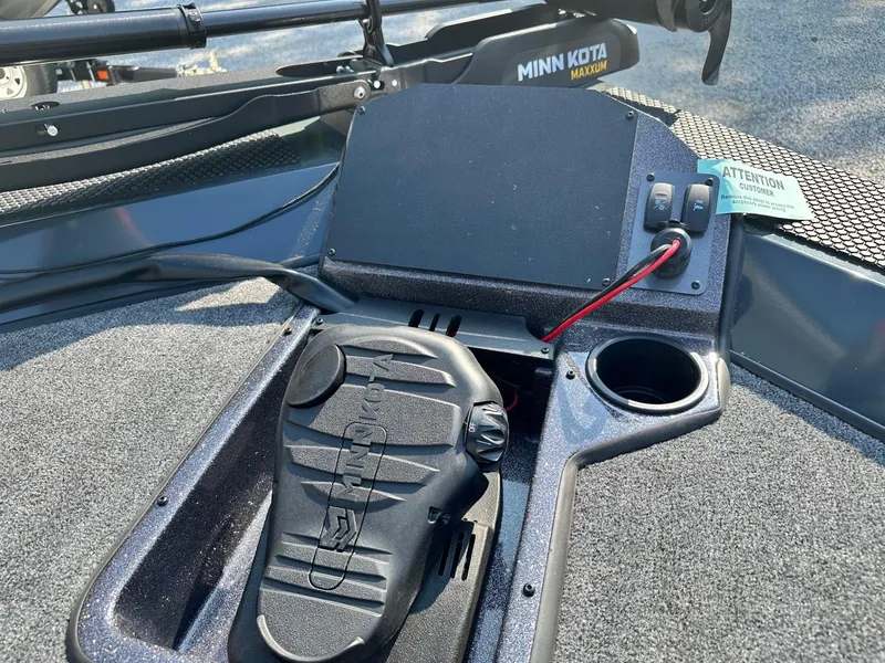 Slide: The Image of 2024 Ranger RT198P boat with Minn Kota Maxxum trolling motor. - 7
