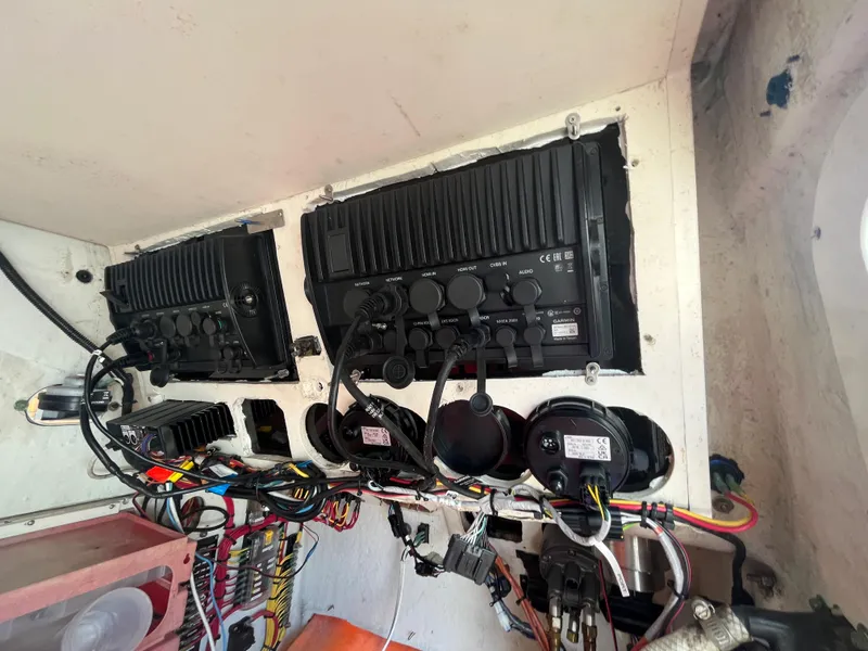 Slide: The Image of Electrical system and wiring inside a 2004 World Cat 270 SF boat. - 40