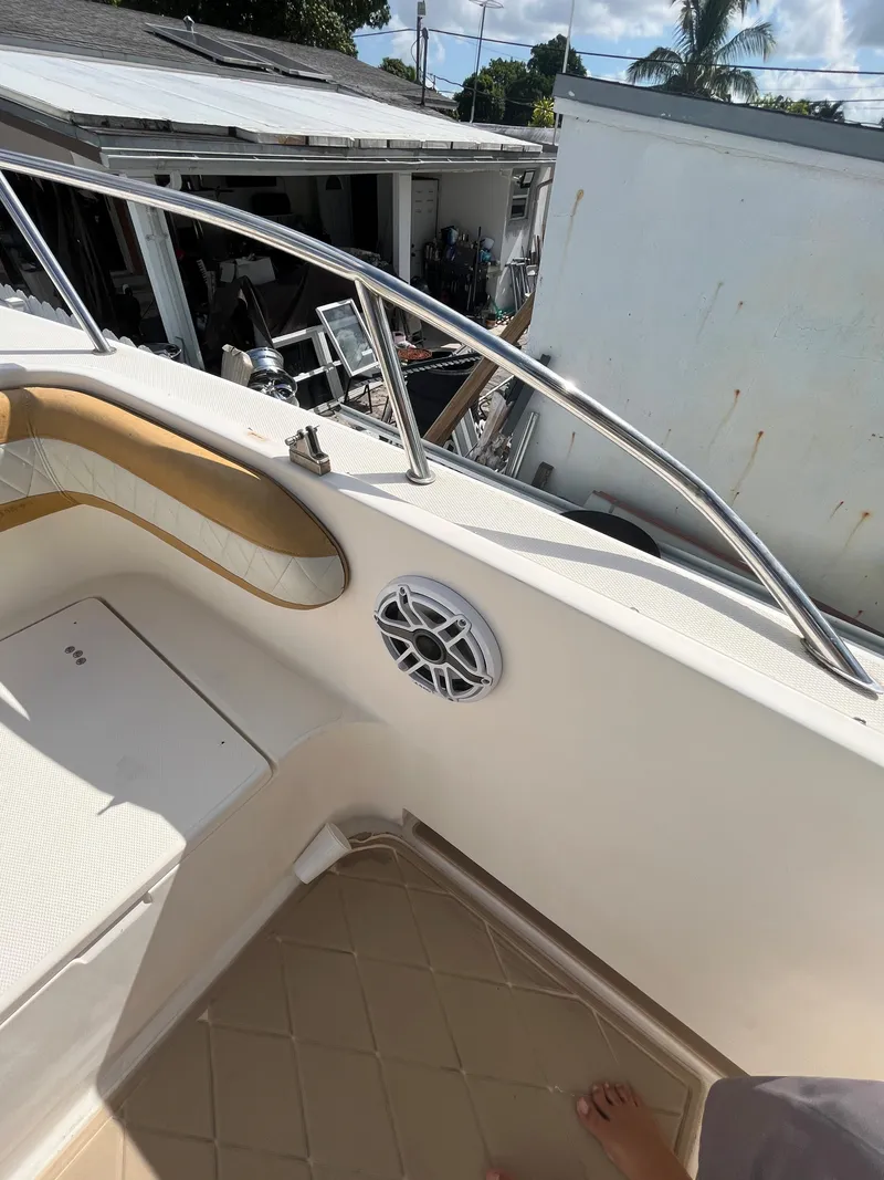 Slide: The Image of 2004 World Cat 270 SF boat interior with speaker and railing. - 46