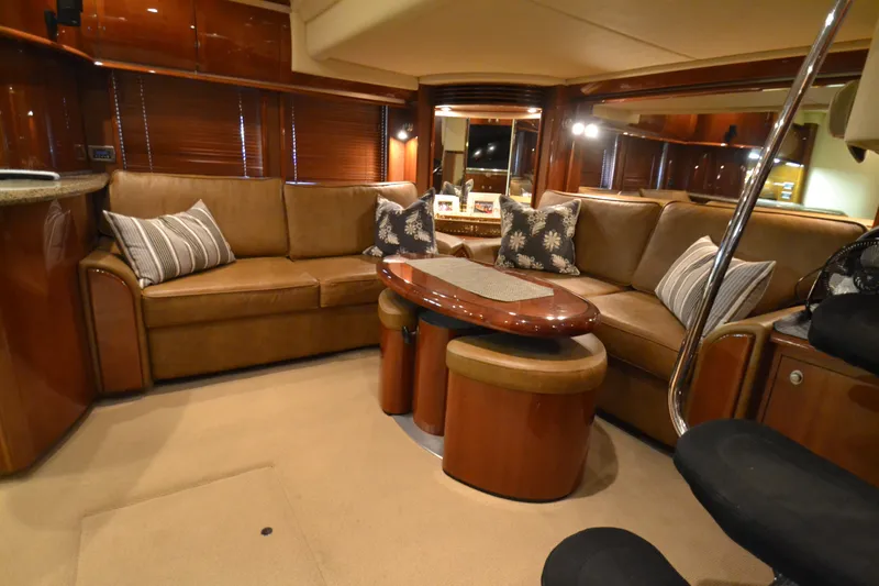 Slide: The Image of Luxurious interior of 2007 Sea Ray 520 Sundancer yacht. - 14