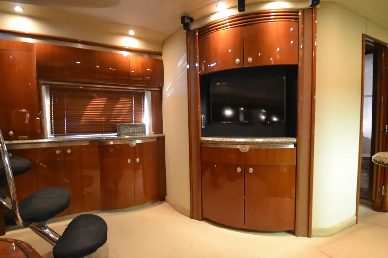 Slide: The Image of Luxurious interior of 2007 Sea Ray 520 Sundancer yacht. - 16