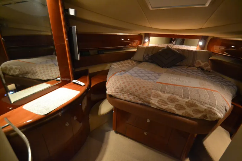 Slide: The Image of Luxurious bedroom in 2007 Sea Ray 520 Sundancer yacht. - 22