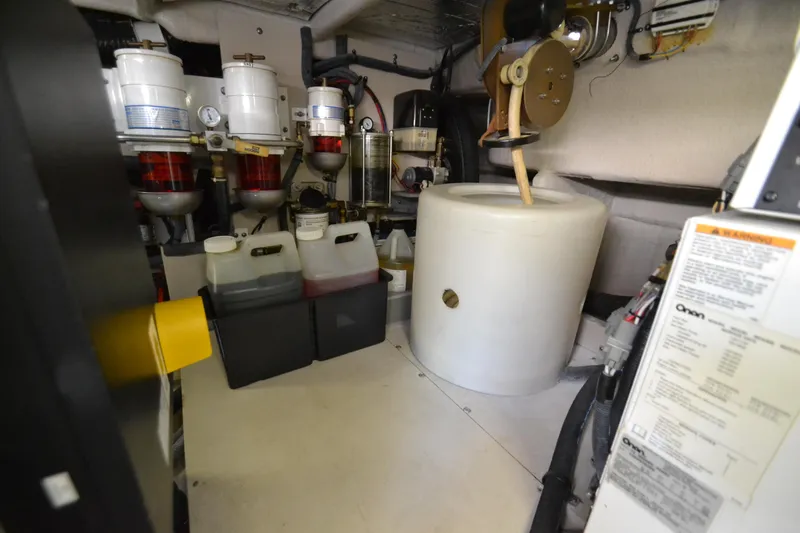 Slide: The Image of Engine room of 2007 Sea Ray 520 Sundancer with technical components. - 30