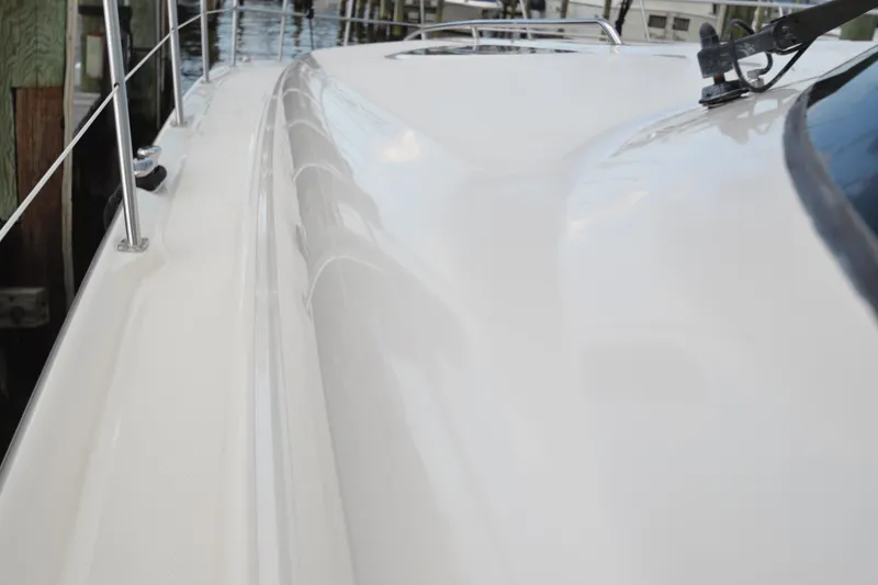 Slide: The Image of Close-up of the deck on a 2007 Sea Ray 520 Sundancer yacht. - 5