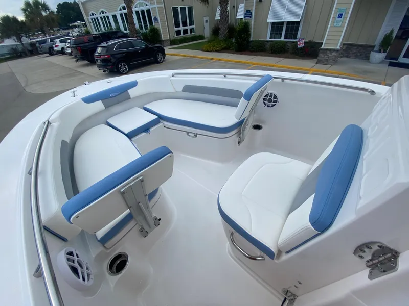 Slide: The Image of 2024 Robalo 202 EXPLORER boat with spacious seating and modern design. - 14