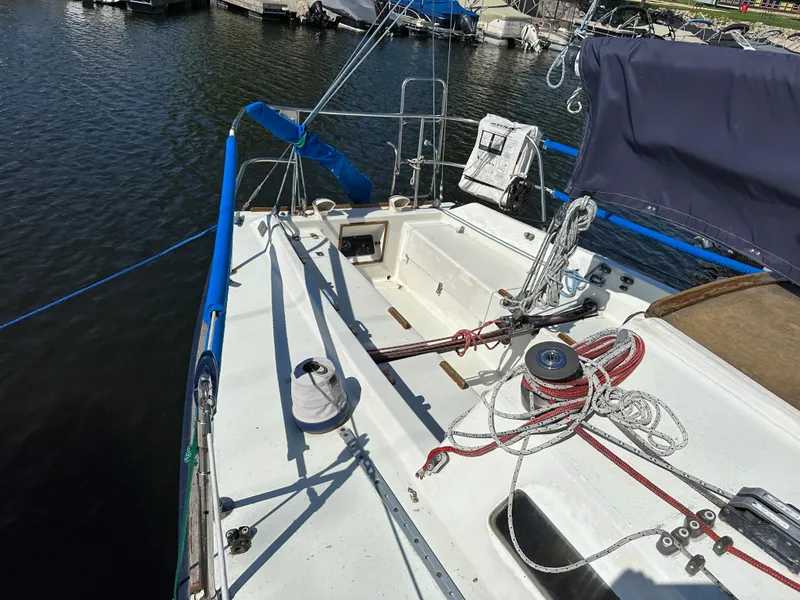 Slide: The Image of 1986 J Boats J30 sailboat deck with rigging and marina background. - 3