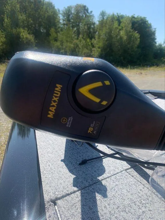 Slide: The Image of 2024 Tracker PT 195 XTE boat with Maxxum trolling motor. - 4