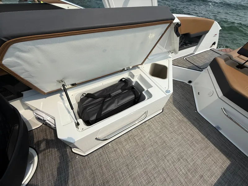 Slide: The Image of Cobalt R8 2024 - 180