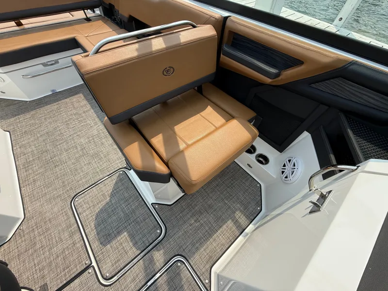 Slide: The Image of Cobalt R8 2024 - 184