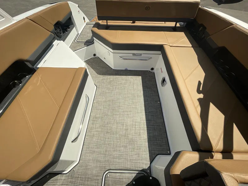 Slide: The Image of Cobalt R8 2024 - 192