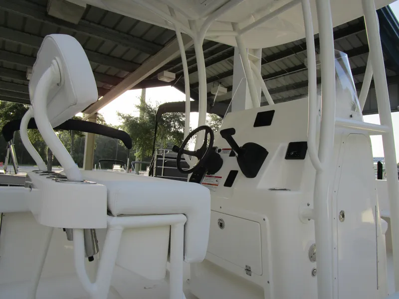 Slide: The Image of Cobia 220 CC 2024 - 3