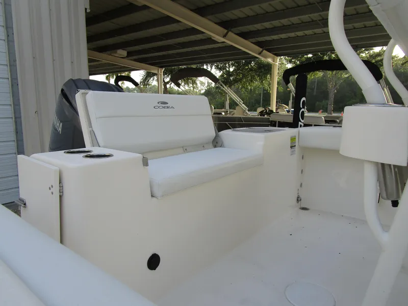 Slide: The Image of Cobia 220 CC 2024 - 6