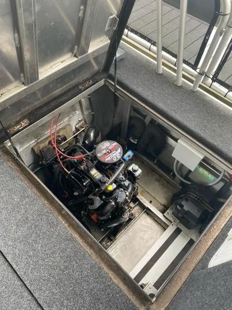 Slide: The Image of Engine compartment of a 2006 Sumerset Houseboat. - 20