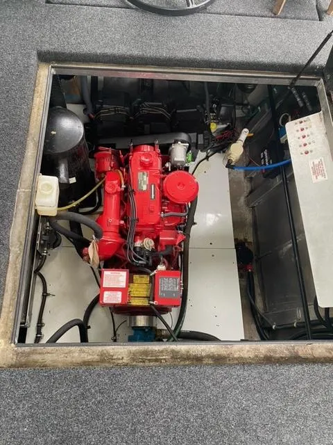 Slide: The Image of Engine compartment of a 2006 Sumerset Houseboat. - 21