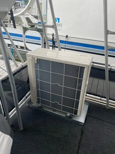 Slide: The Image of Air conditioning unit on a 2006 Sumerset Houseboat deck. - 23