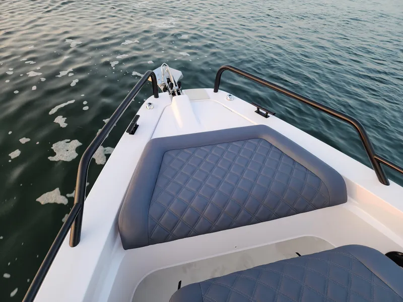 Slide: The Image of Axopar 37 Sun Top 2021 - 25