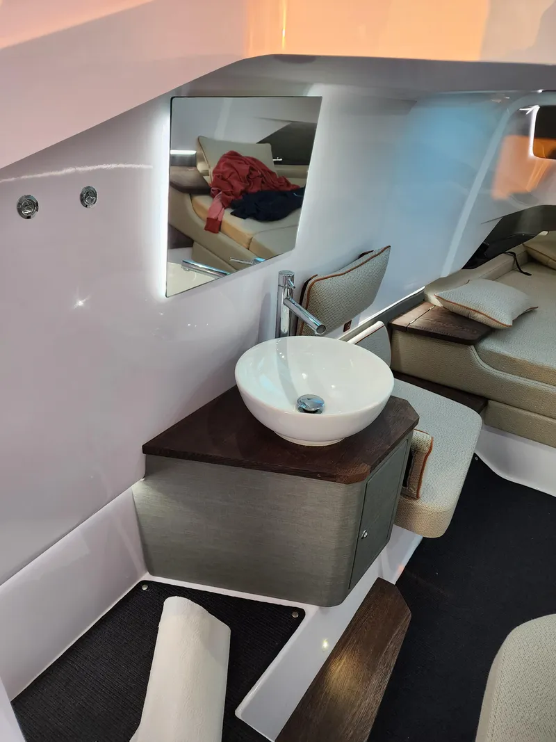 Slide: The Image of Axopar 37 Sun Top 2021 - 35