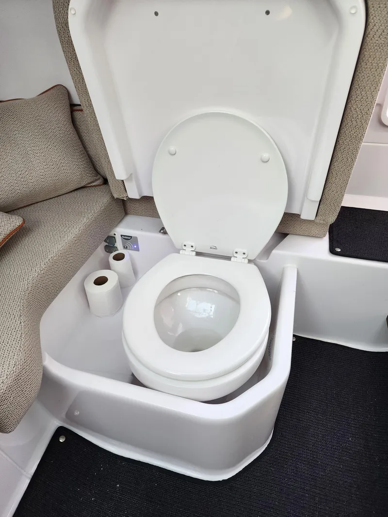 Slide: The Image of Axopar 37 Sun Top 2021 - 37