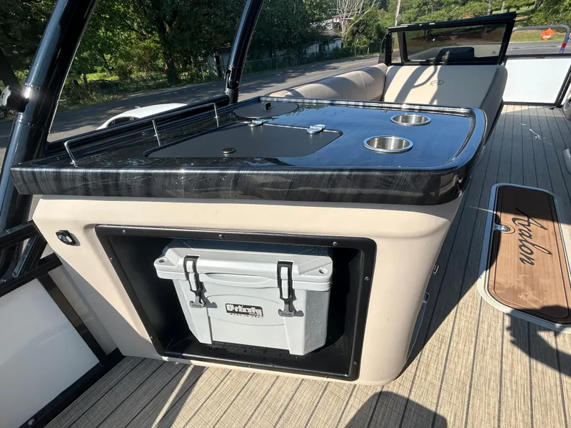 Slide: The Image of 2024 Avalon LSZ 2385 EL boat interior with cooler and countertop. - 28