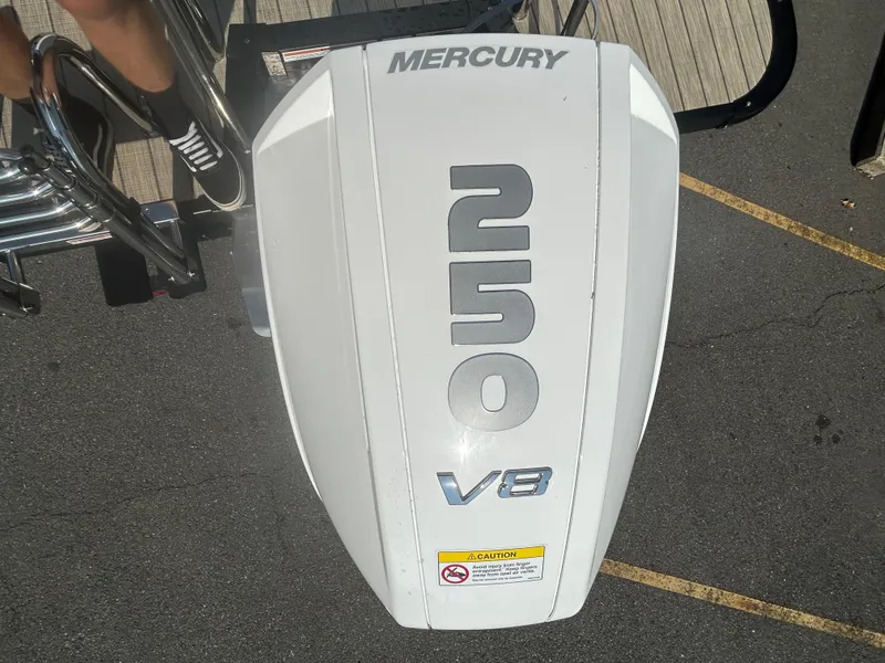 Slide: The Image of Mercury 250 V8 outboard motor on a 2024 Avalon LSZ 2385 EL boat. - 31