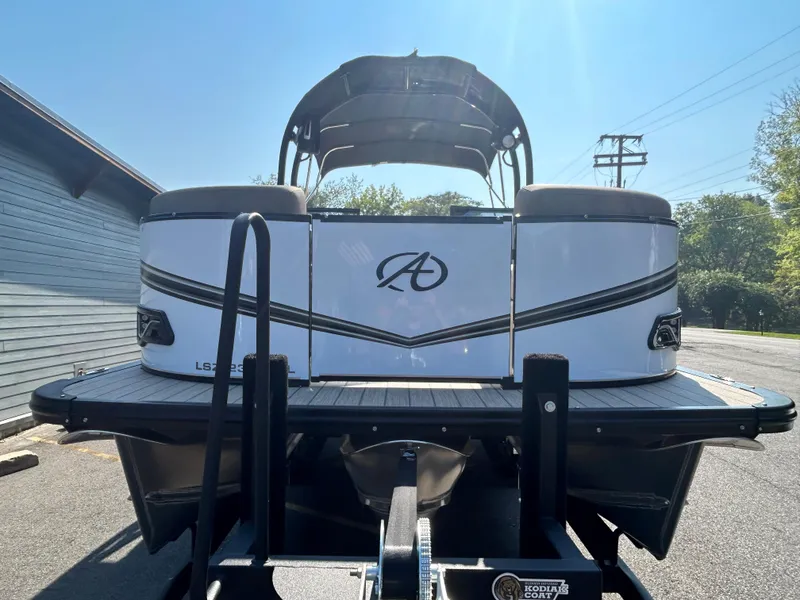Slide: The Image of 2024 Avalon LSZ 2385 EL pontoon boat rear view. - 7