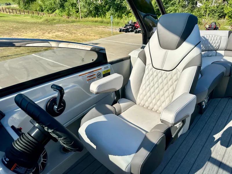 Slide: The Image of Captain's chair of 2023 Tahoe Pontoon 27FT Grand Tahoe LTD Elite boat. - 10