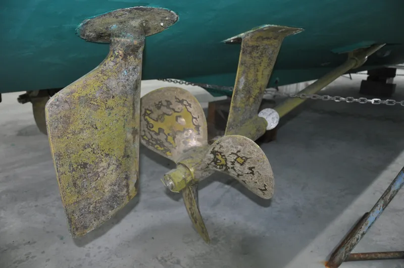 Slide: The Image of Bertram 37 Convertible 1987 - 85