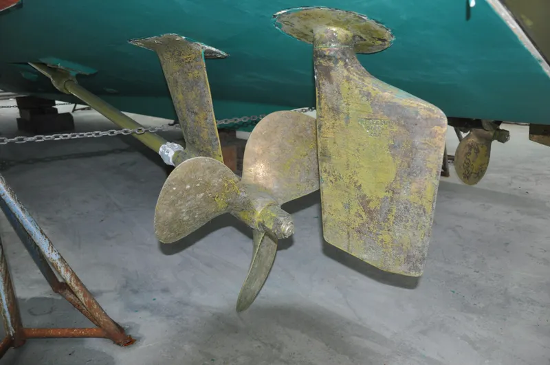 Slide: The Image of Bertram 37 Convertible 1987 - 86