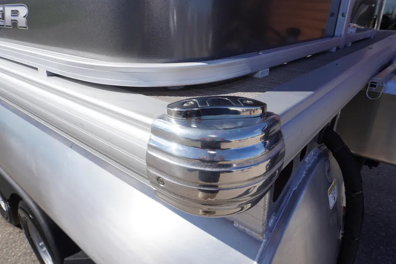 Slide: The Image of 2024 Sun Tracker Fishin' Barge 20 DLX pontoon boat corner detail. - 20