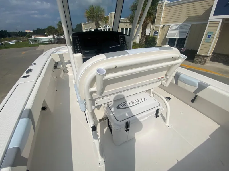 Slide: The Image of 2024 Robalo 266 Cayman boat interior with helm and seating. - 10