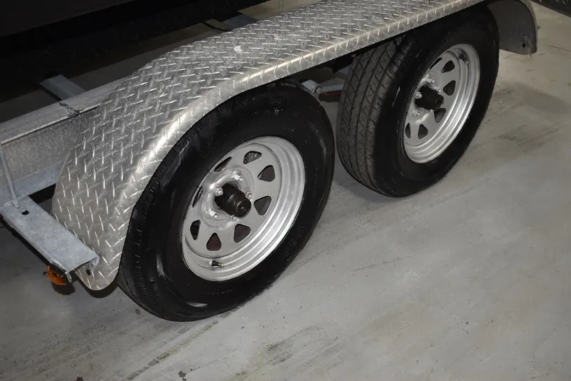 Slide: The Image of Boston Whaler 210 Ventura Dual Console 2003 - 75