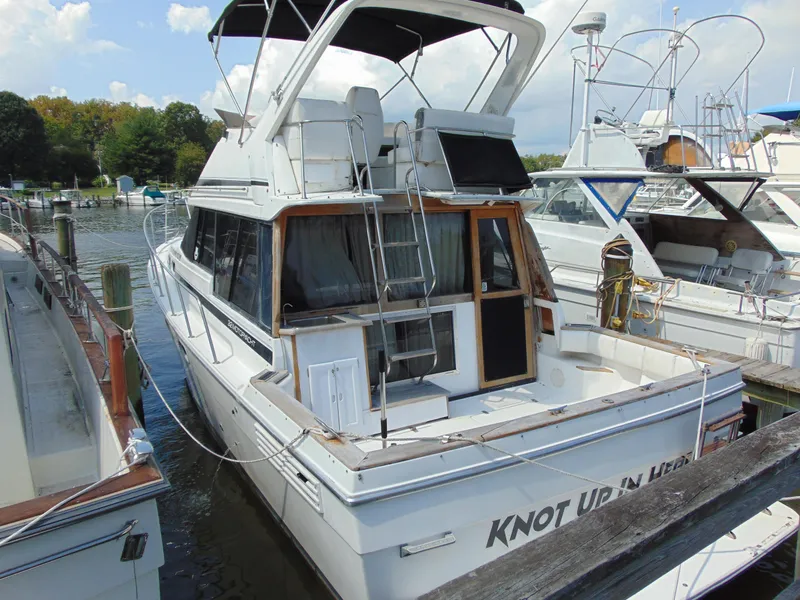 Slide: The Image of 1991 Bayliner 3288 Motoryacht docked at marina, featuring spacious deck and flybridge. - 22