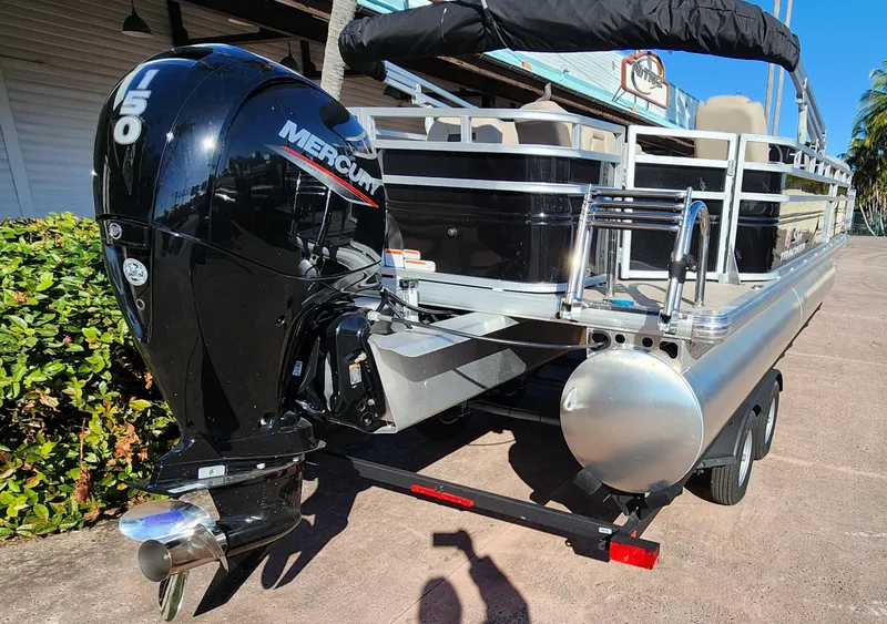 Slide: The Image of 2024 Sun Tracker SportFish 22 DLX pontoon boat with Mercury 150 outboard motor. - 6