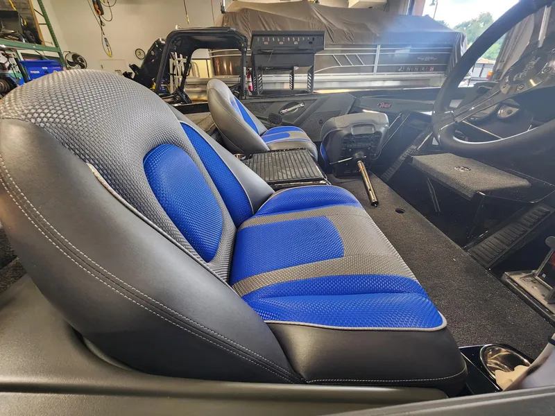 Slide: The Image of 2024 Ranger Z519 boat interior with blue and gray seats. - 7