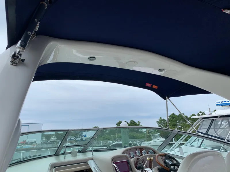 Slide: The Image of 2006 Sea Ray 340 Sundancer helm with blue canvas top. - 11