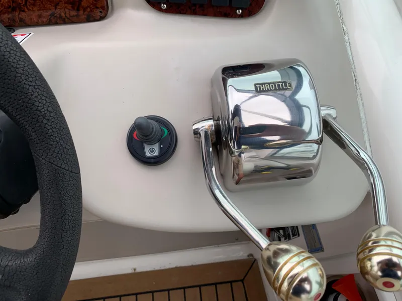 Slide: The Image of Close-up of throttle control on 2006 Sea Ray 340 Sundancer boat. - 27