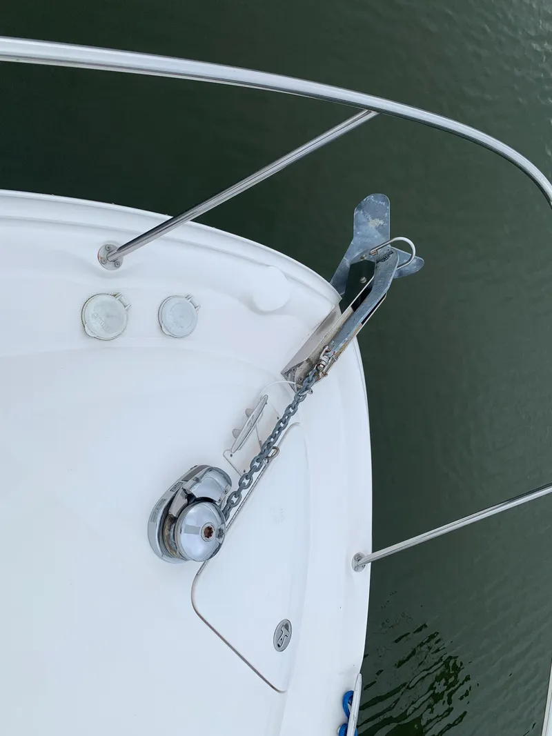 Slide: The Image of Anchor system on a 2006 Sea Ray 340 Sundancer boat. - 6