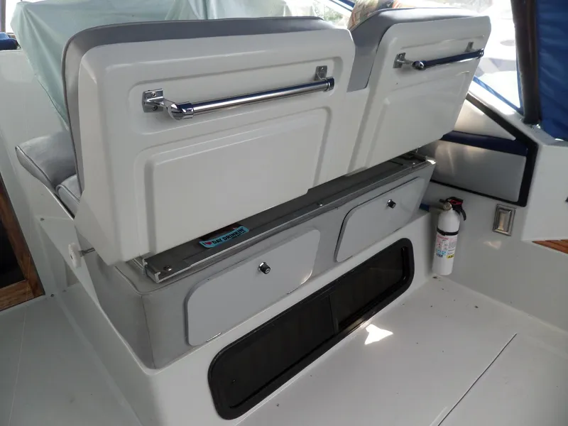 Slide: The Image of 1986 Wellcraft Monte Carlo 2800 boat interior with storage compartments and fire extinguisher. - 14