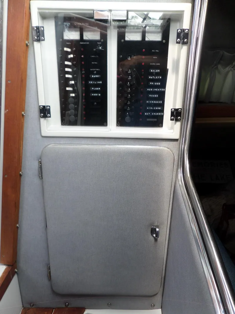 Slide: The Image of Wellcraft Monte Carlo 2800 1986 - 53