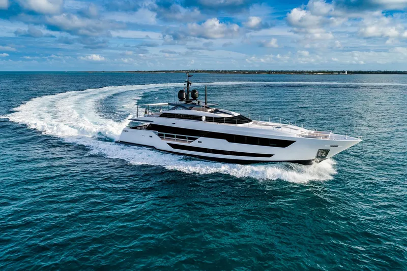 Slide: The Image of Custom SAETTA 120' 2025 - 10