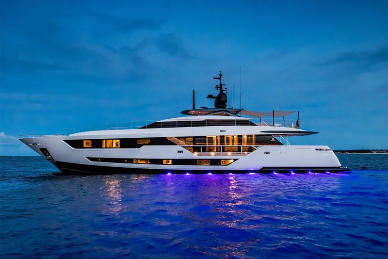 Slide: The Image of Custom SAETTA 120' 2025 - 40