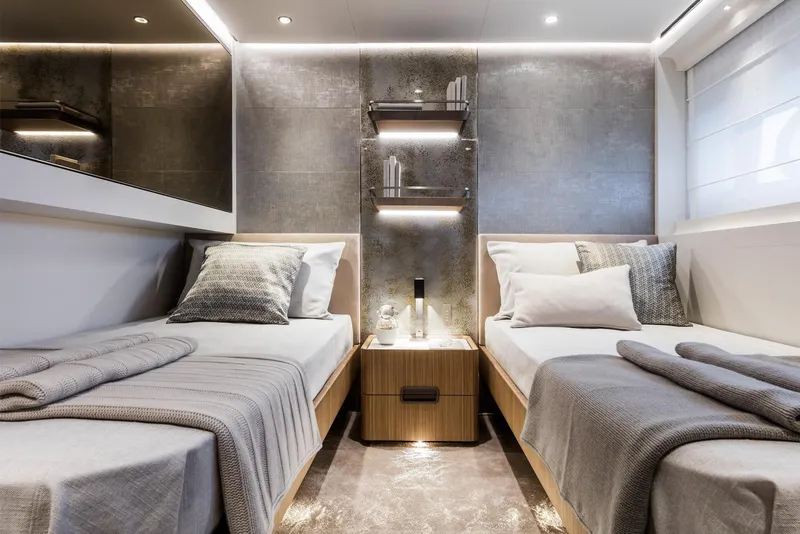 Slide: The Image of Custom SAETTA 120' 2025 - 56