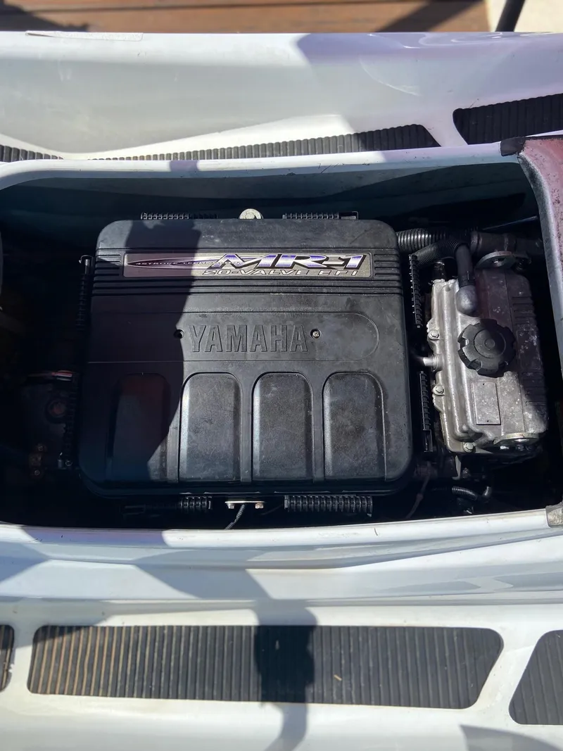 Slide: The Image of 2003 Yamaha WaveRunner FX 140 engine compartment. - 6