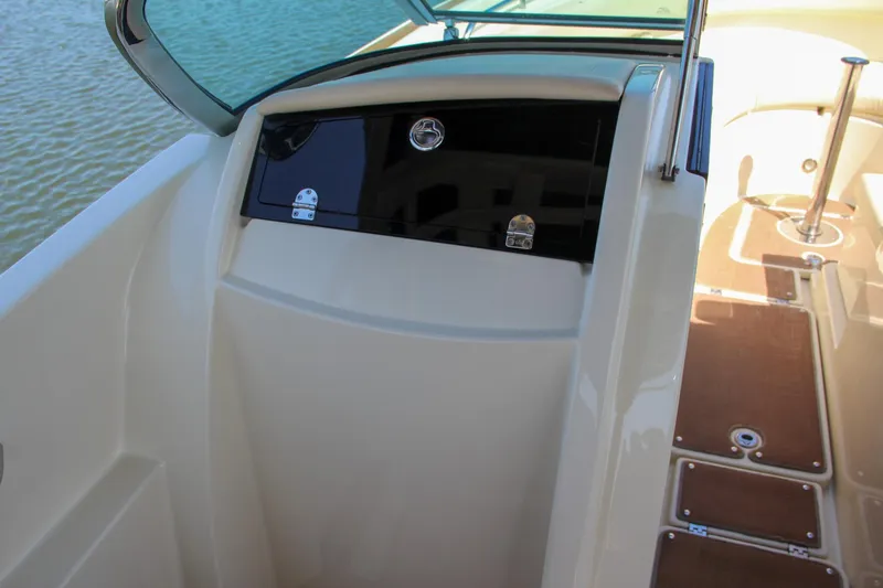 Slide: The Image of Chris-Craft Calypso 30 2017 - 58