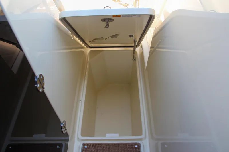 Slide: The Image of Chris-Craft Calypso 30 2017 - 63