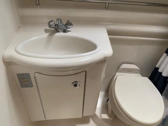 Slide: The Image of 2005 Maxum 3500 SY boat bathroom with sink and toilet. - 19