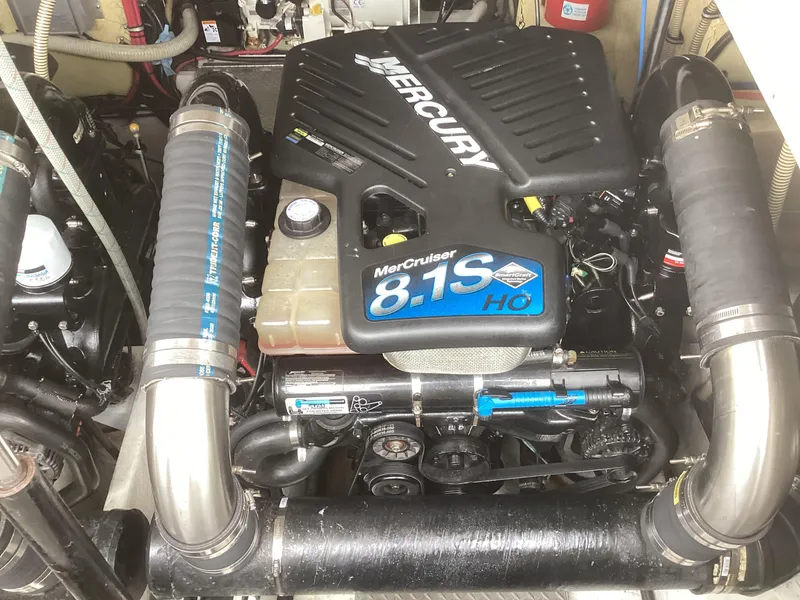 Slide: The Image of 2001 Formula 40 PC boat engine, MerCruiser 8.1S HO, in engine compartment. - 23